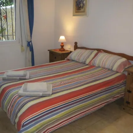 Villa Beach Front For 8 Persons *